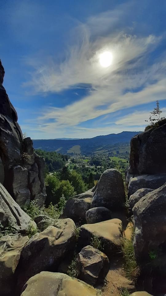 Замки, скальный комплекс и природа Карпат: самые красивые локации для идеальных путешествий осенью